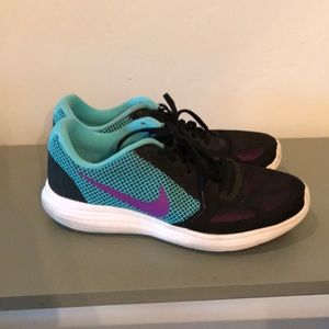 Nike revolution 3 shoes size 11